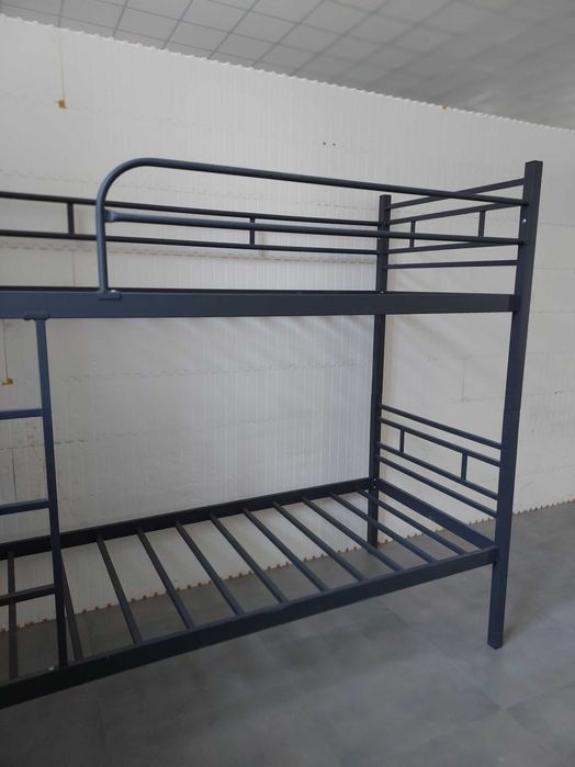 Łóżko 2-piętrowe metalowe z drabinkami