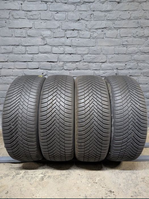 Комплект всесезонних шин Continental 235/55 R18 001811