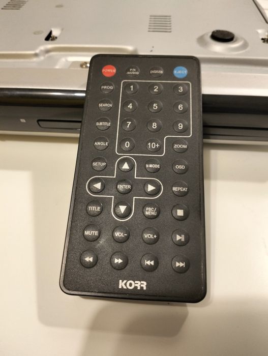 Odtwarzacz DVD z kablami RCA