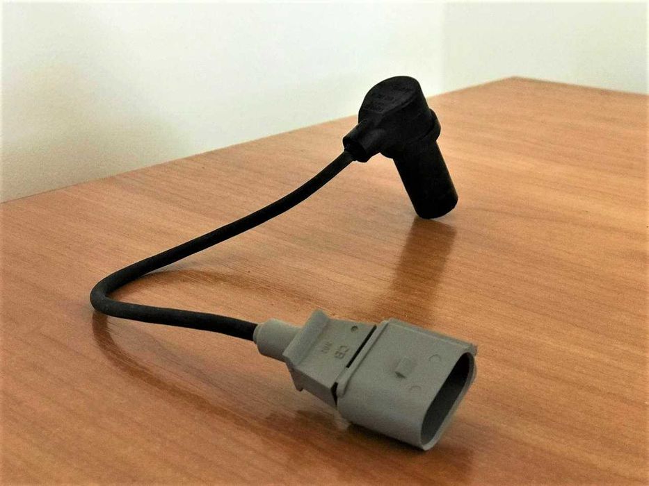 Датчик коленвала 3.0 TDI Volkswagen Touareg / Audi Q7 077905381K