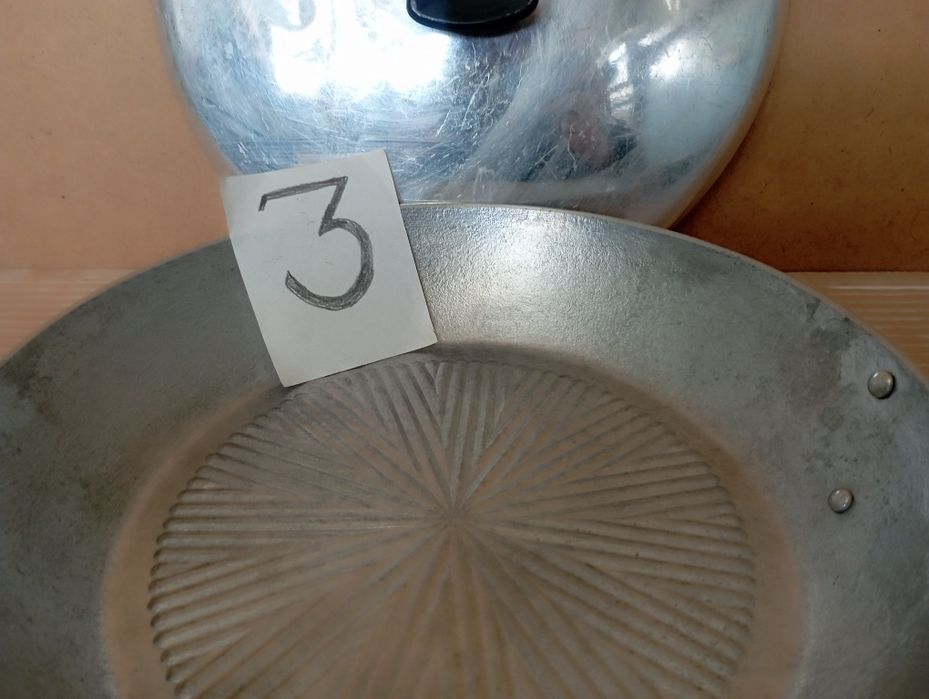 Алюминиевая сковорода.