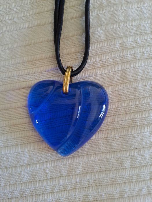 Fio com pendente em vidro