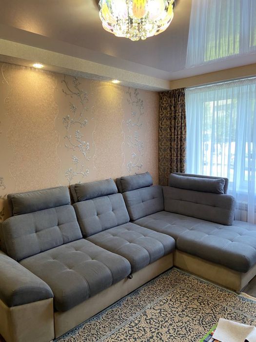 Кутовий диван у гарному стані