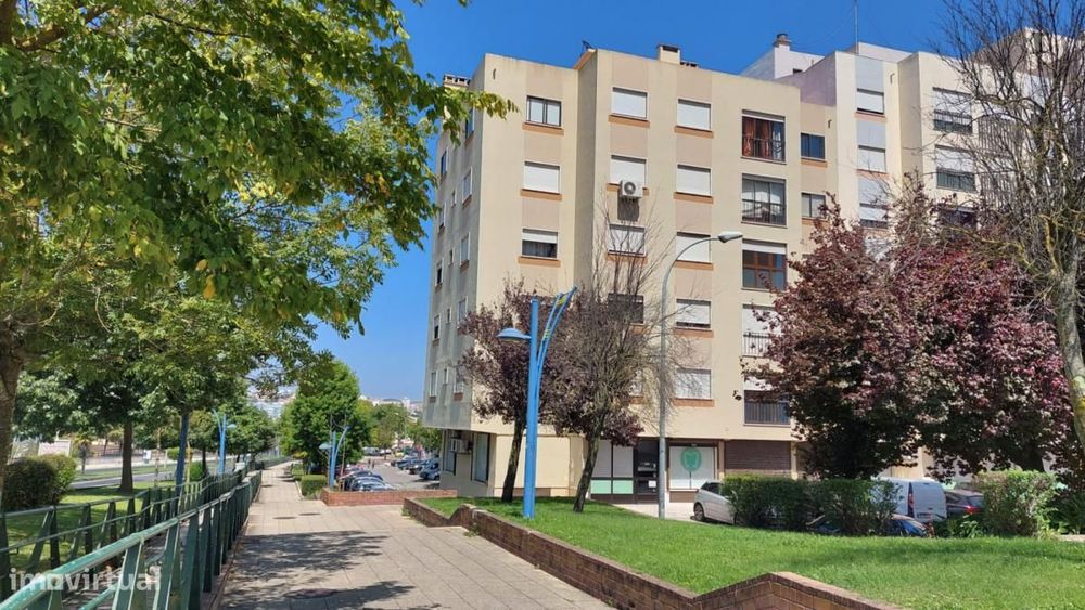 Apartamento com 2 quartos - localizado em Amadora Lisbon