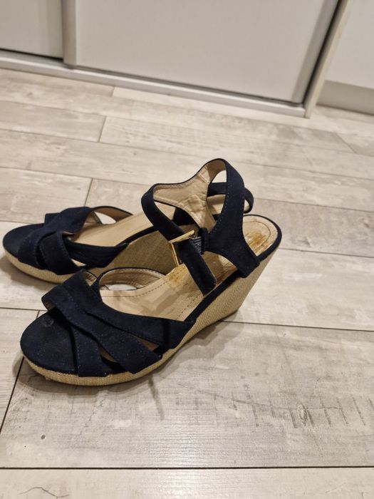 Sandałki na koturnie rozm 39