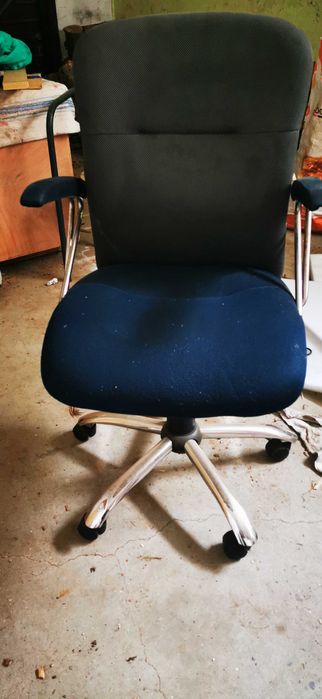 Dou cadeira de escritório