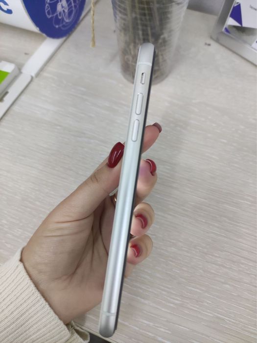 Смартфон iPhone XR