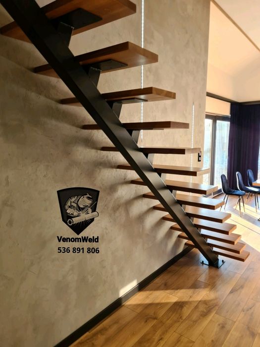 Schody stalowe metalowe nowoczesne samonośne jednobelkowe belce loft