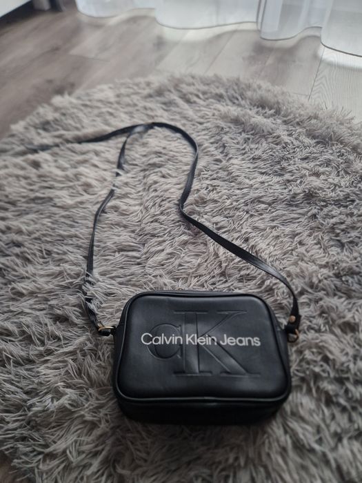 Calvin klein czarna torebka listonoszka