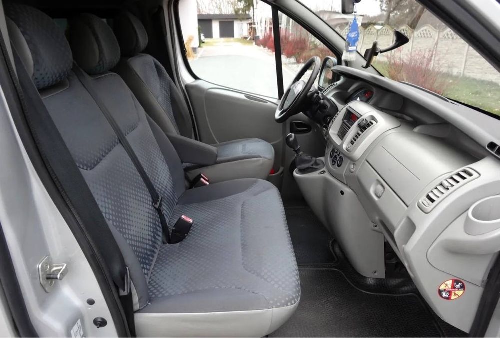 Renault Trafic 2.0 d 2008 року.