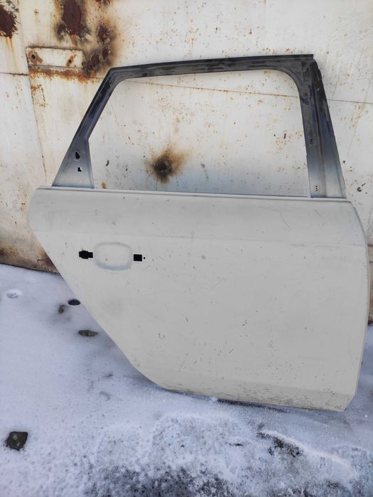 Задняя правая дверь Audi A4 B8 Универсал