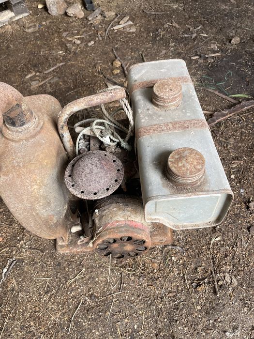 Motor de rega a trabalhar