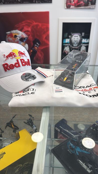 F1 Red Bull Team conjunto 3 peças Polo + Boné + carro  F1 RB20