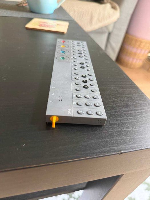 Teenage Engineering OP-Z - sintetizador / sequenciador portátil