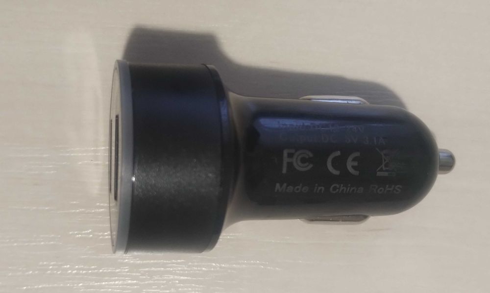 Автомобил. зарядное устройство с 2 USB-портами без функции вольтметра