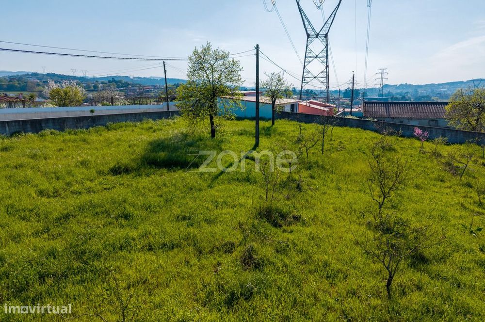 Terreno com 2120m2 em Serzedelo, Guimarães