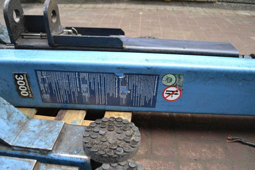 Podnośnik dwukolumnowy Hofmann 3T-14r,wolny przejazd,śrubowy,LOOKNIJ !