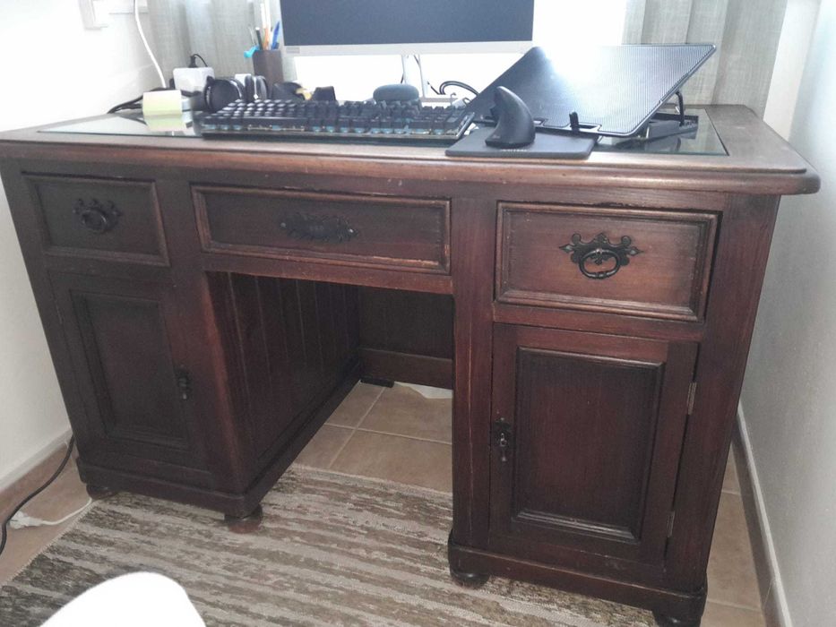 Secretária e Cadeira em Madeira Antiga (Casquinha)