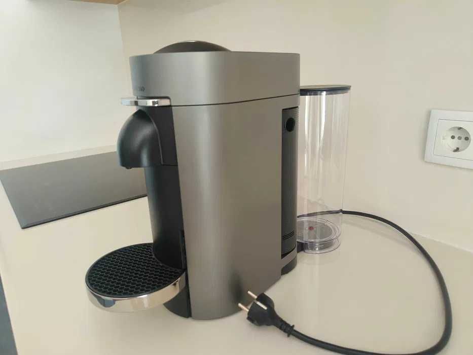 Máquina nespresso Vertuo Plus Usada