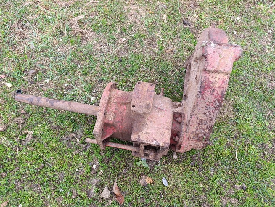 Продам бортовий редуктор трактора Т25