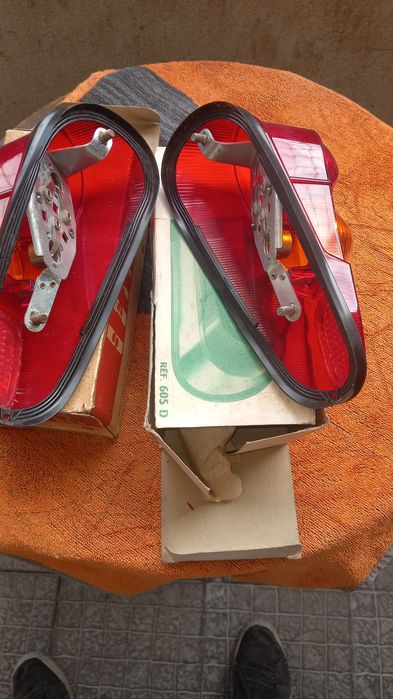 Farolin renault 4L varios  preços  ler anúncio