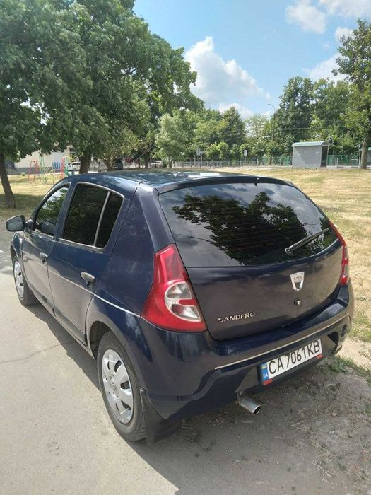 Dacia Sandero 2011 року