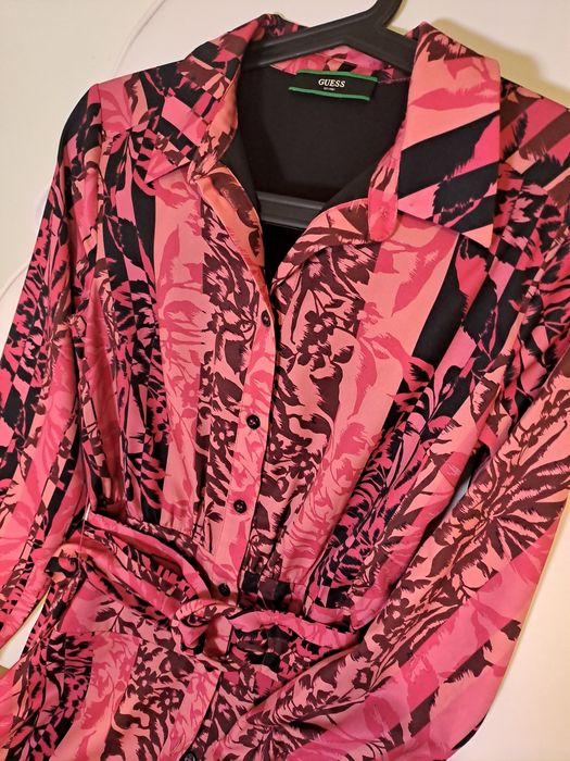 Vestido camiseiro Guess