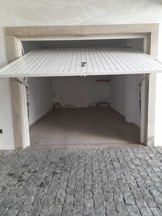 Apartamento T2 no centro com garagem individual