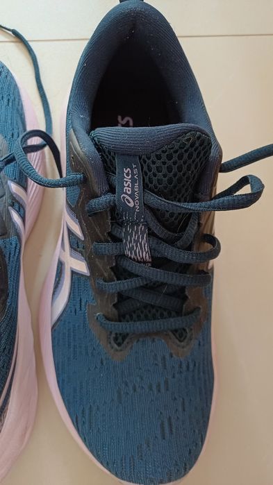 Buty Asics novablast 37