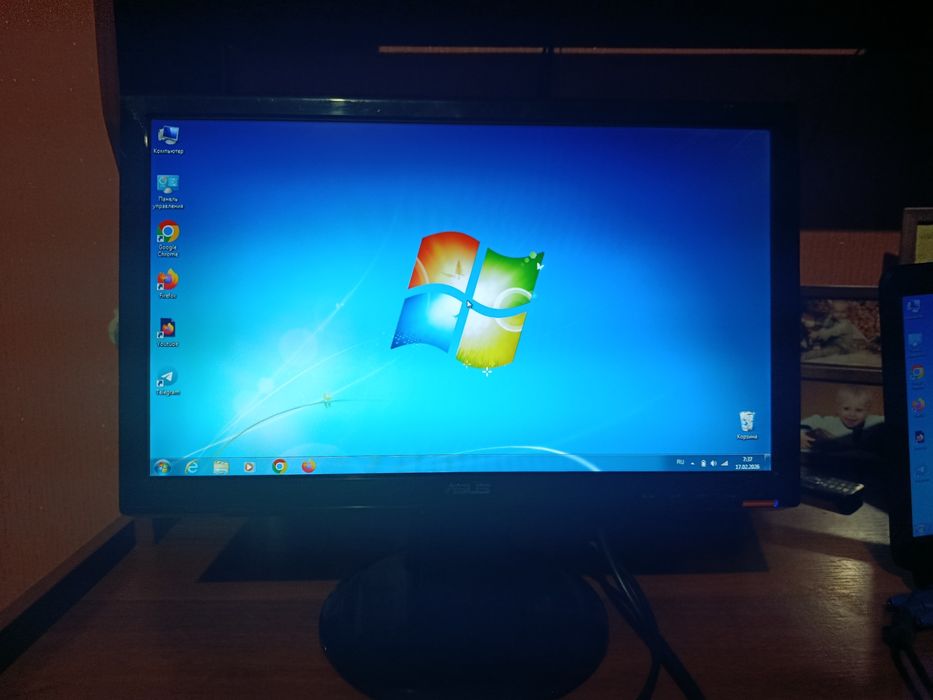 Монітор ASUS в гарному стані