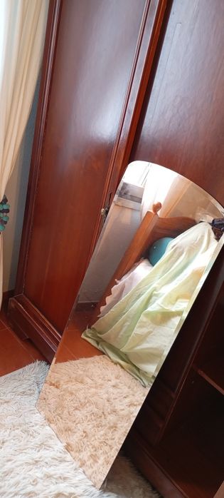 Roupeiro madeira com três portas