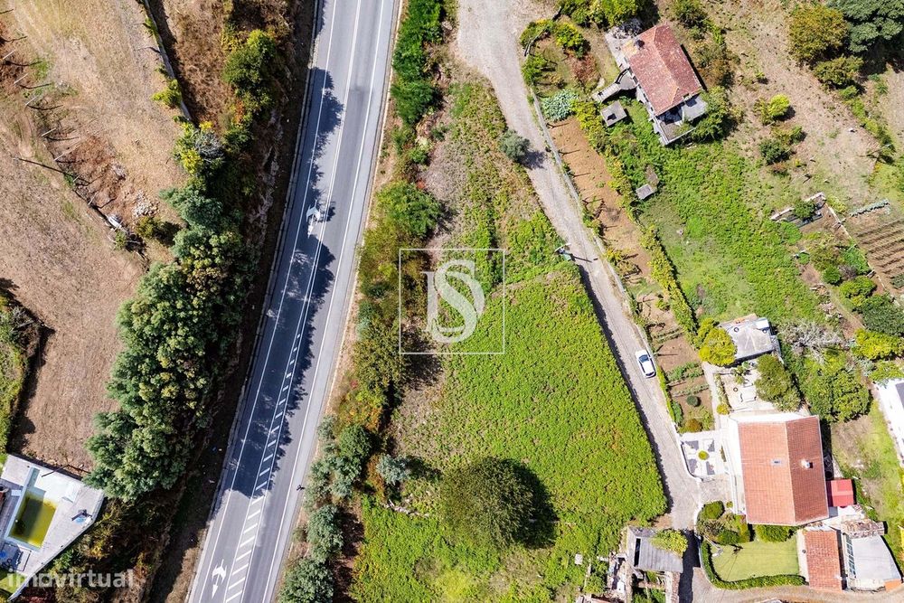 Terreno com 1381 m², junto ao Rio Minho, em Vila Nova de Cerveira