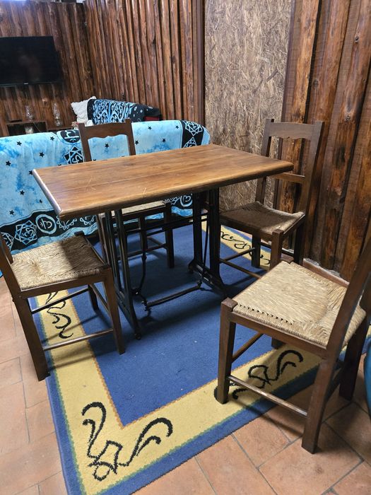 Mesa de Pé de Máquina de Costura com 2 cadeiras