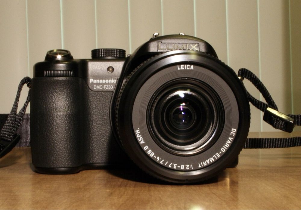 Panasonic Lumix DMC-FZ30 Digital Camera with 12X Zoom Lens64284325186178121