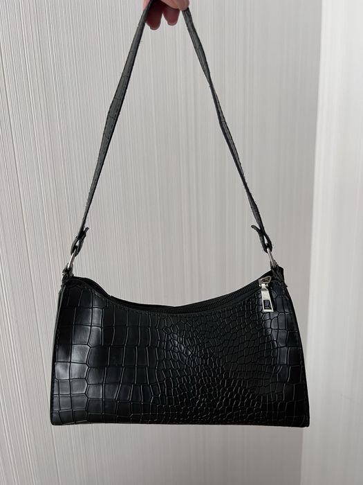 Чорна маленька сумка