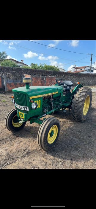 Trator John Deere 710