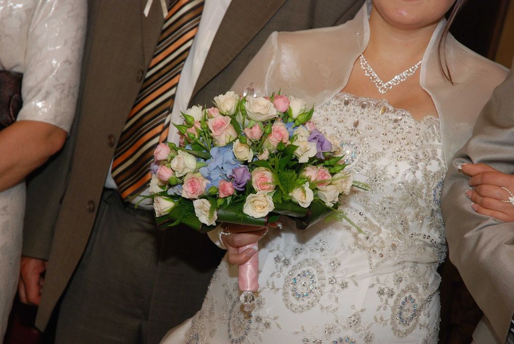 Suknia ślubna ecru rozmiar 38 zdobiona kryształkami