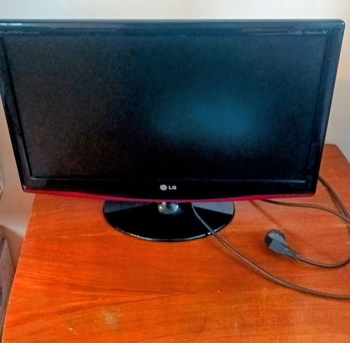 Monitor LG M237WDP + TV