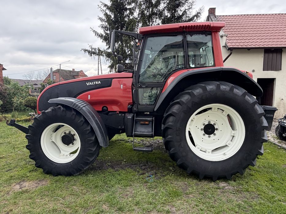 Valtra T120 przedni podnośnik