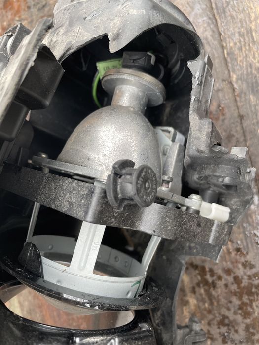 Фара права jeep Cherokee 14-18