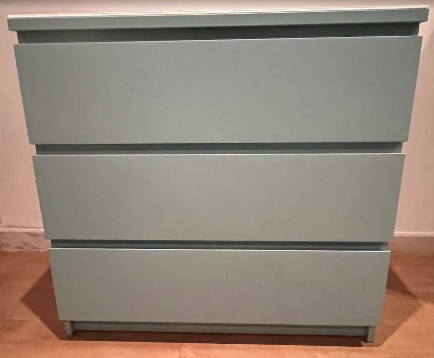 Comoda moderna 3 gavetas – ótimo estado