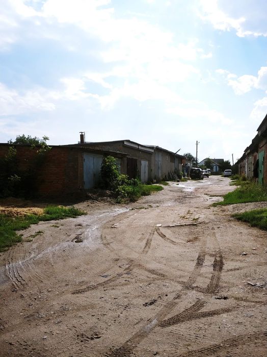 Цегляний капітальний гараж