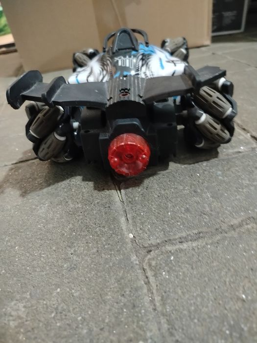 машинку на пульті керування