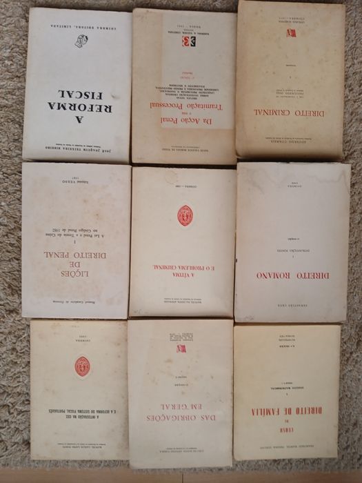 Lote de livros de direito