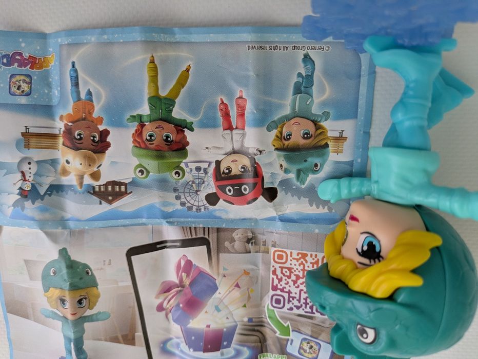 Фігурка Кіндер максі kinder maxi дівчинка на ковзанах