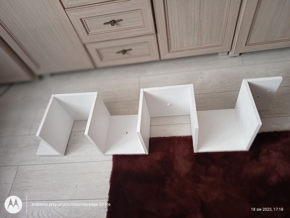 Półka wisząca narożna