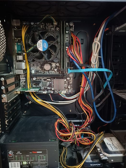 Komputer stacjonarny ( kompletny) monitor Windows 10,  1000GB