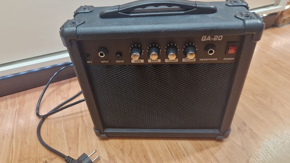 Wzmacniacz do gitary elektrycznej , piecyk gitarowy