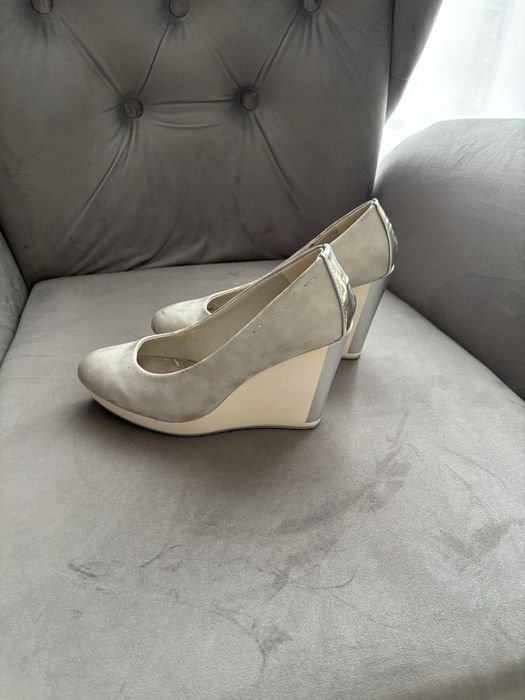 Buty na koturnie w stanie bdb rozmiar 37