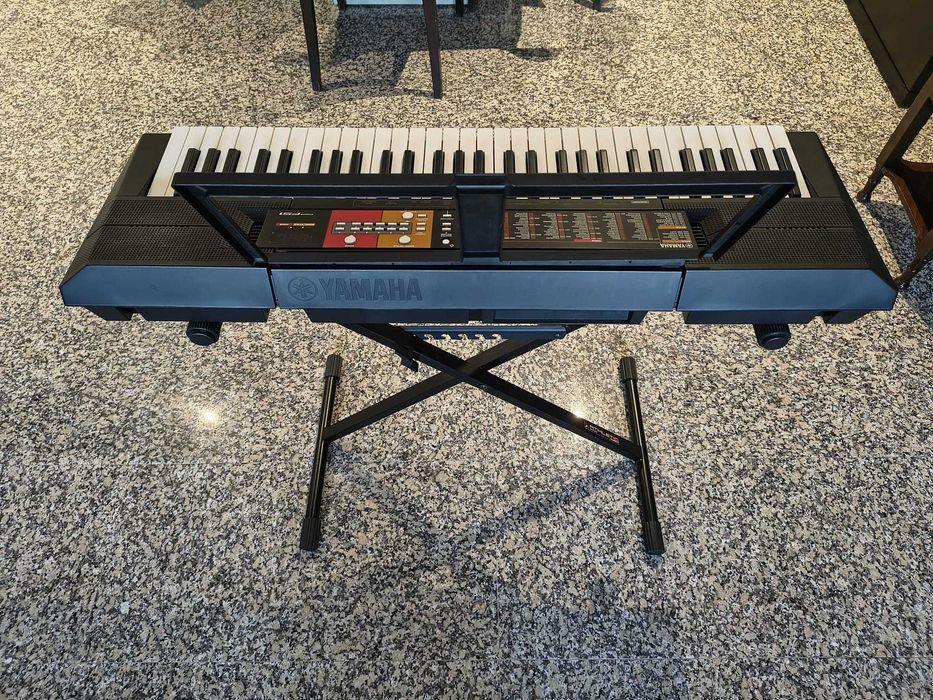 Yamaha PSR‑F51 estado novo + livro instruções + suporte + proteção contra pó